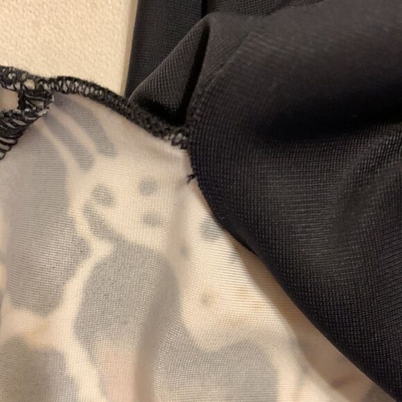 DeepBlue Size 18W black one piece swimwear with built on skirt cover - Picture 4 of 8